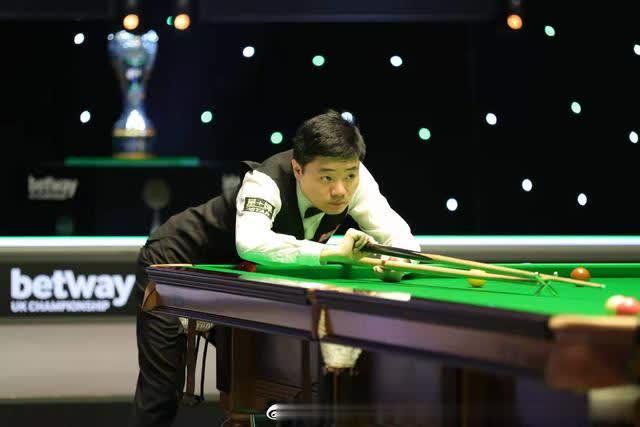 冰球运动的 冰球运动的